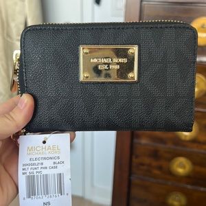 Michael Kors wallet - never been used tags on